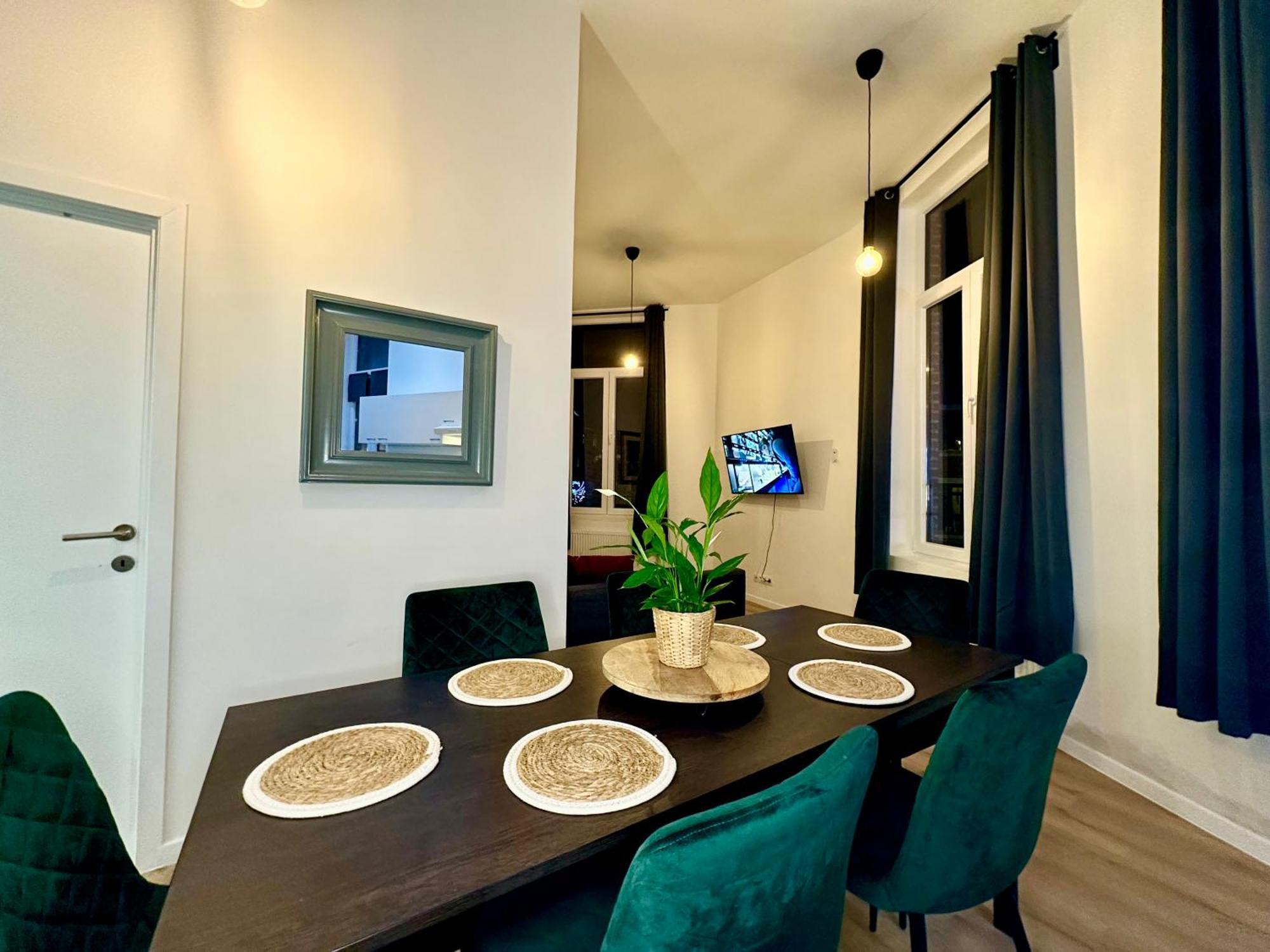 Luxury Suites Mons By Rikas Hotels Exteriör bild