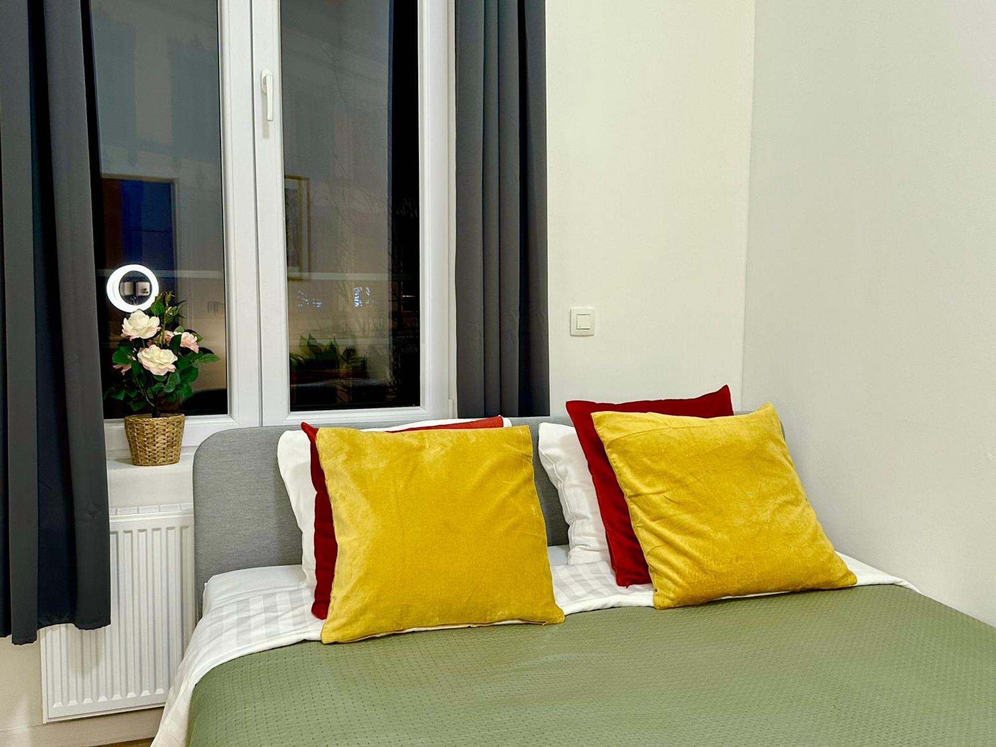 Luxury Suites Mons By Rikas Hotels Exteriör bild