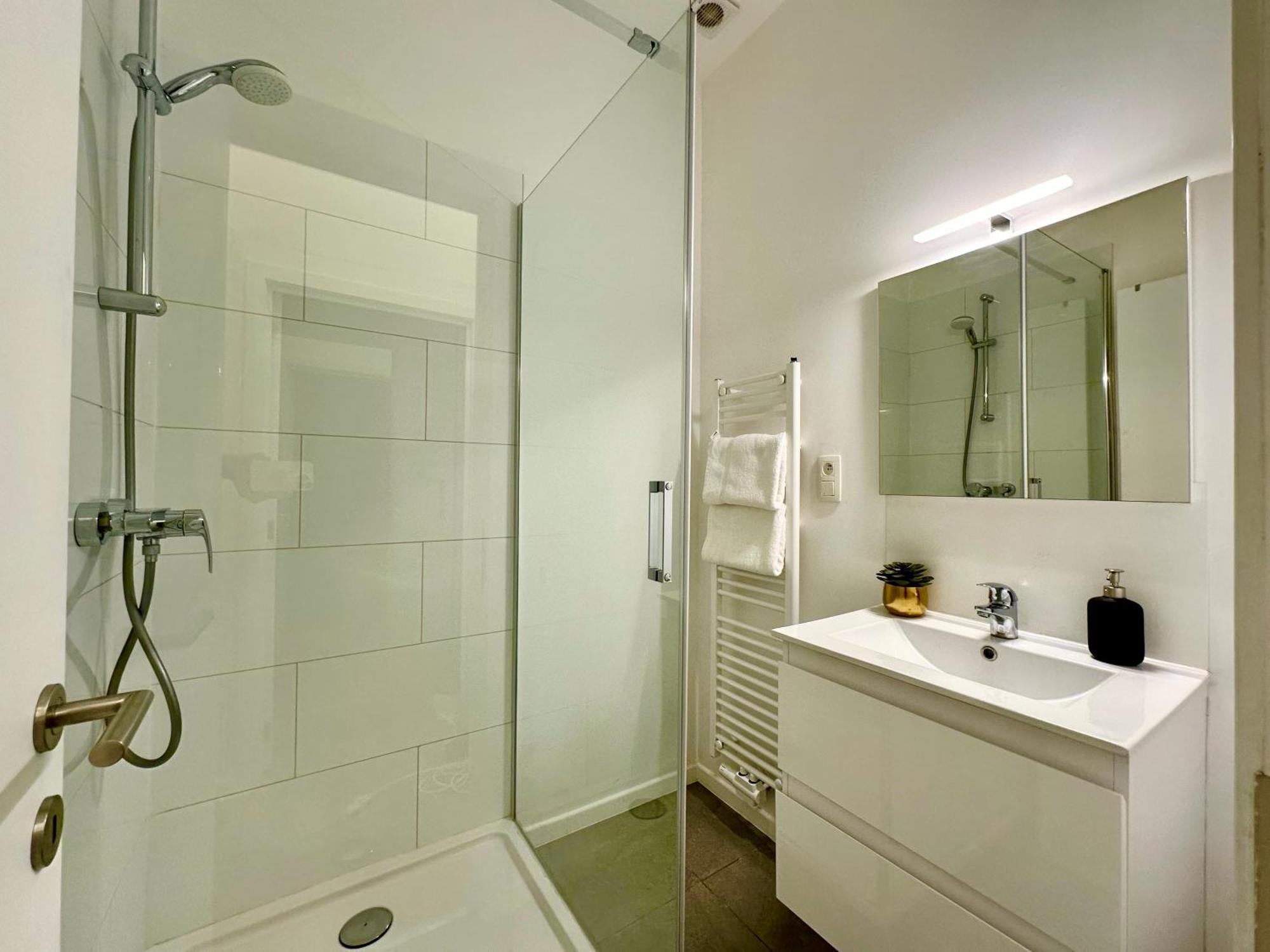 Luxury Suites Mons By Rikas Hotels Exteriör bild