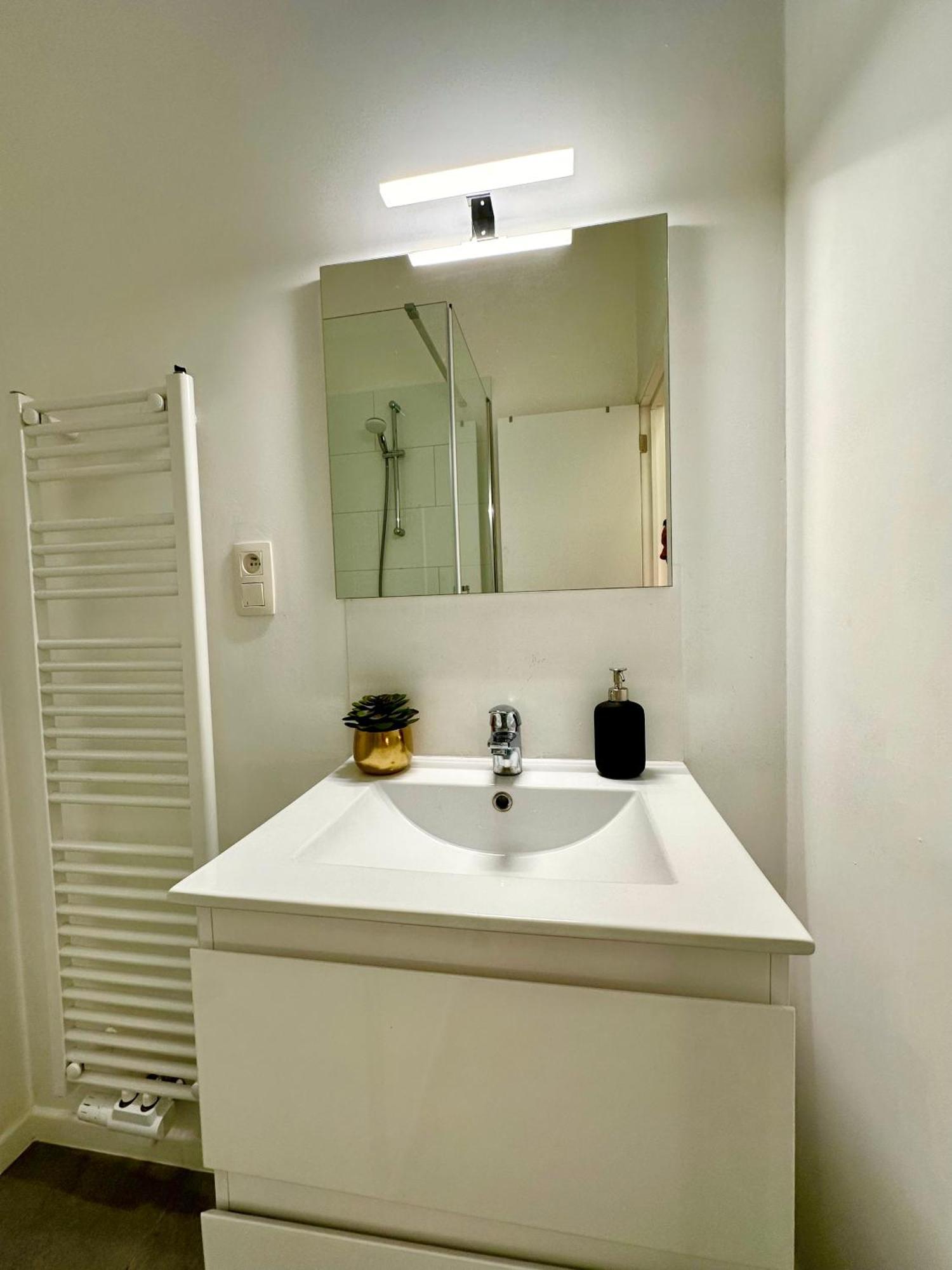 Luxury Suites Mons By Rikas Hotels Exteriör bild