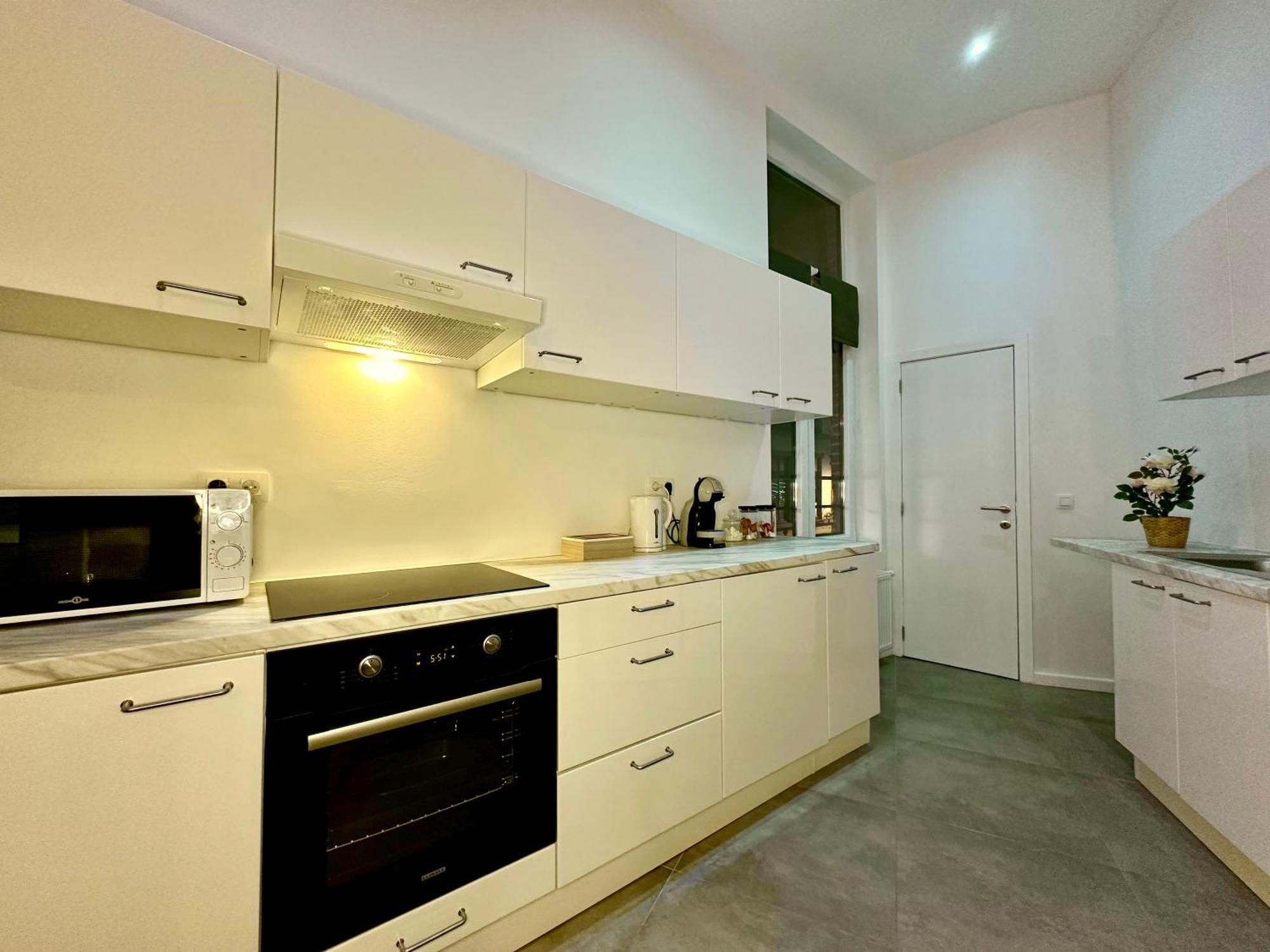 Luxury Suites Mons By Rikas Hotels Exteriör bild