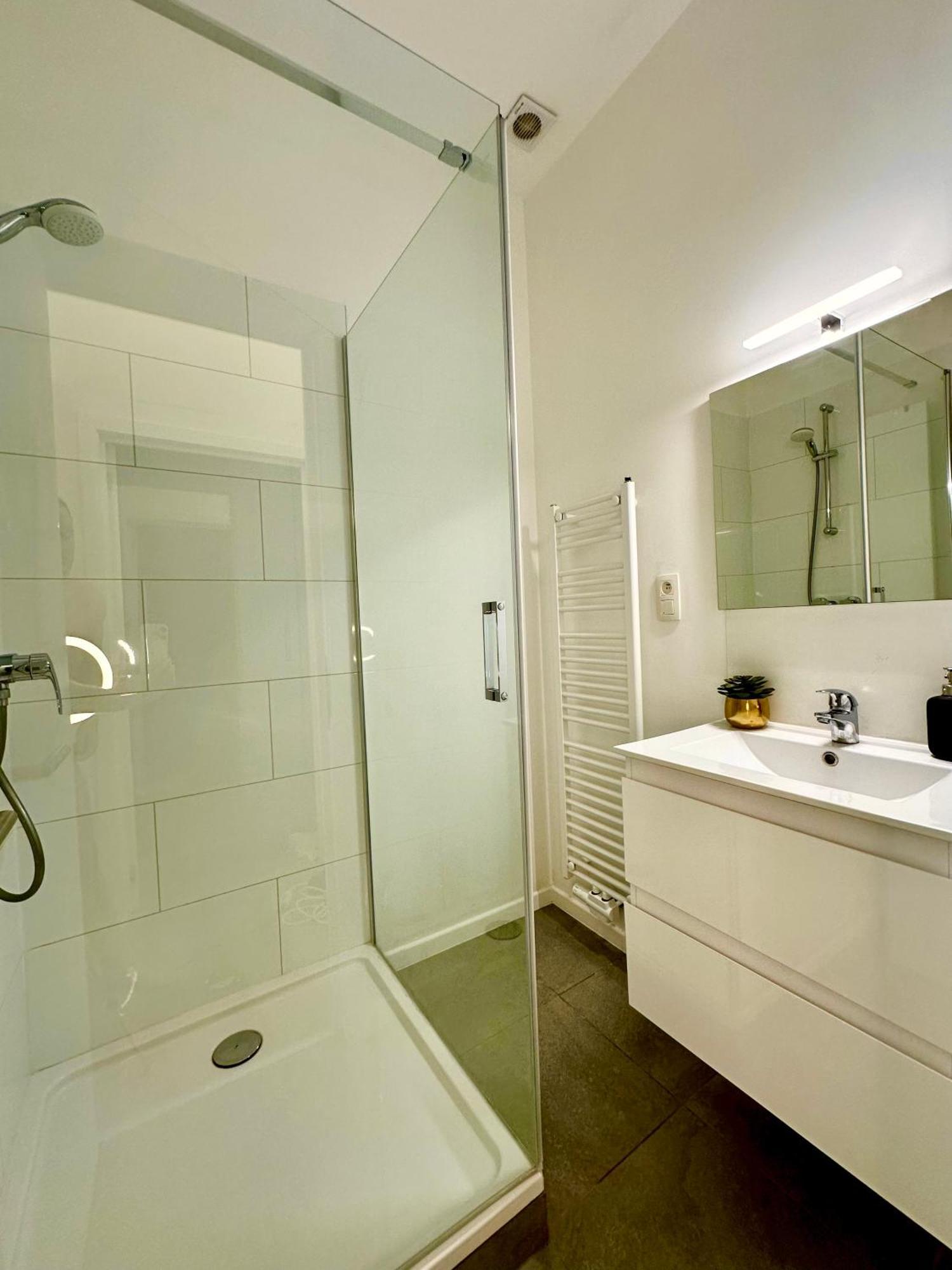 Luxury Suites Mons By Rikas Hotels Exteriör bild