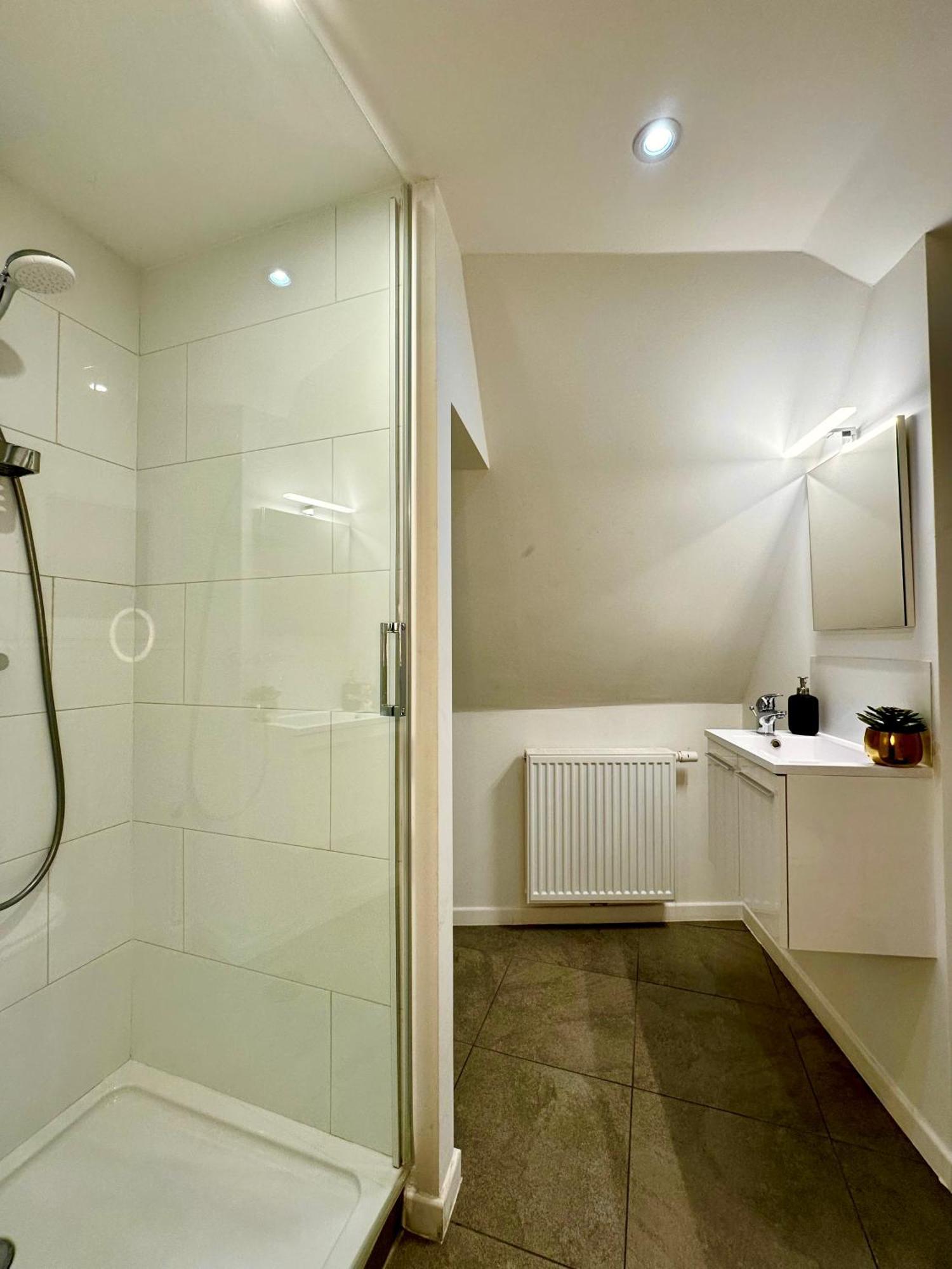 Luxury Suites Mons By Rikas Hotels Exteriör bild