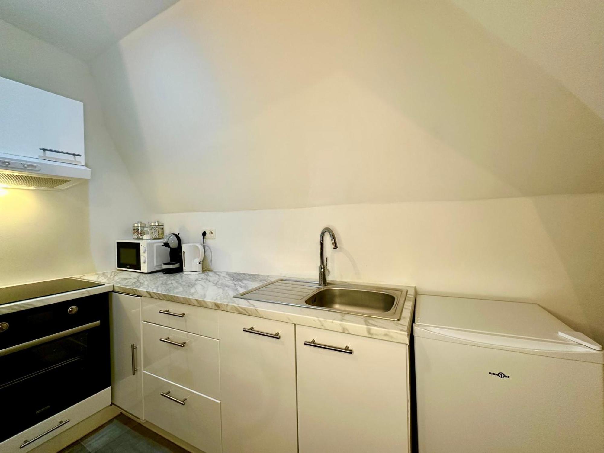 Luxury Suites Mons By Rikas Hotels Exteriör bild