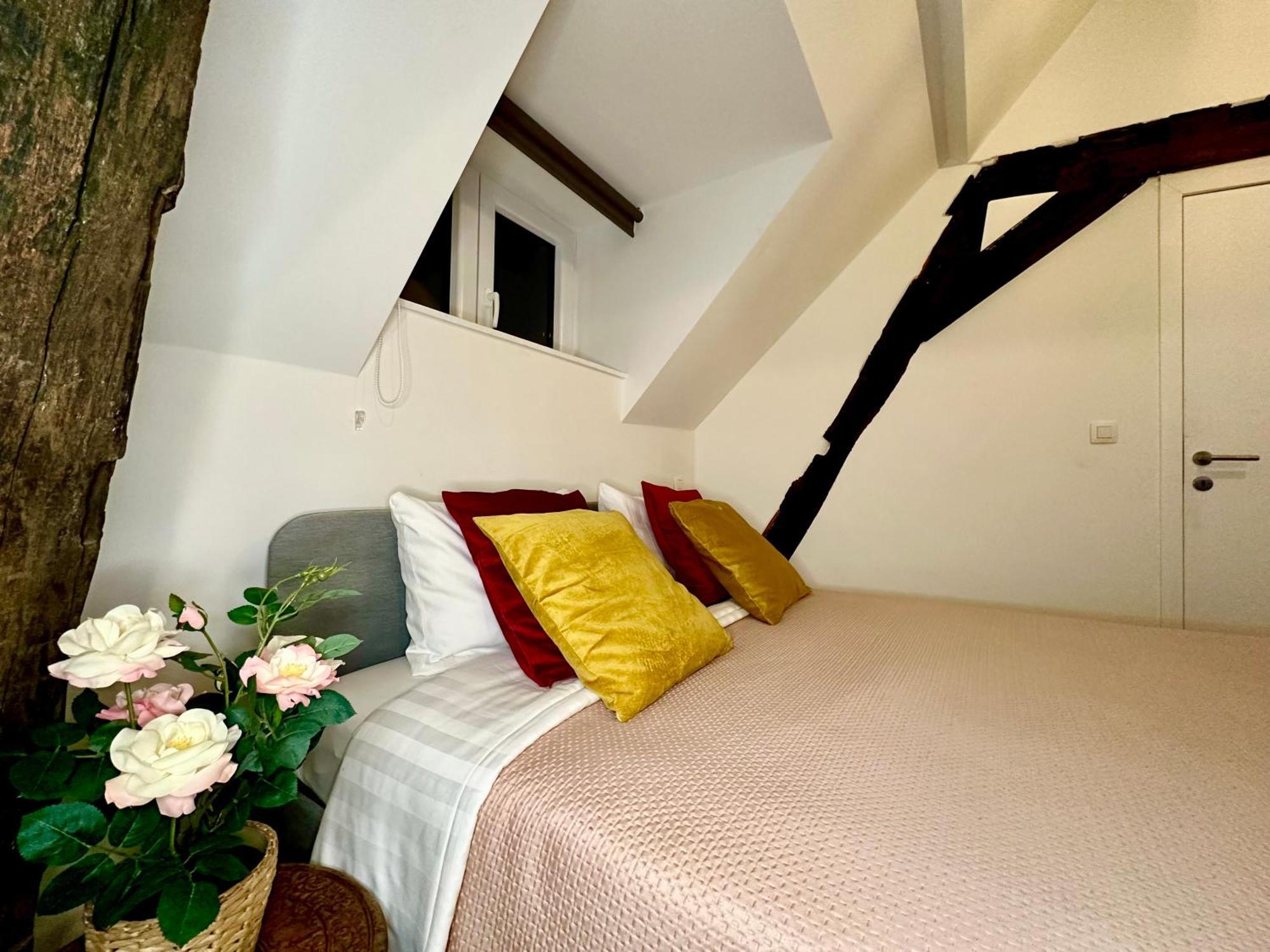 Luxury Suites Mons By Rikas Hotels Exteriör bild