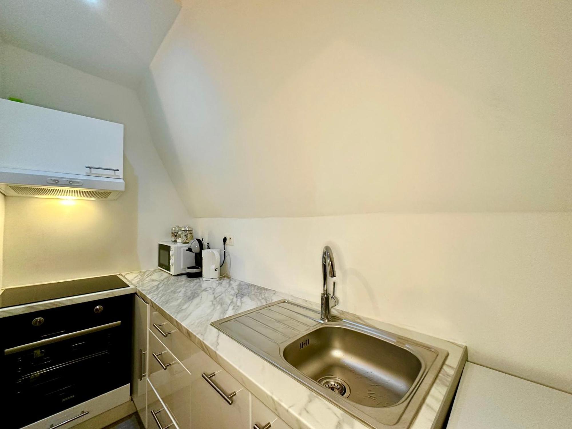 Luxury Suites Mons By Rikas Hotels Exteriör bild