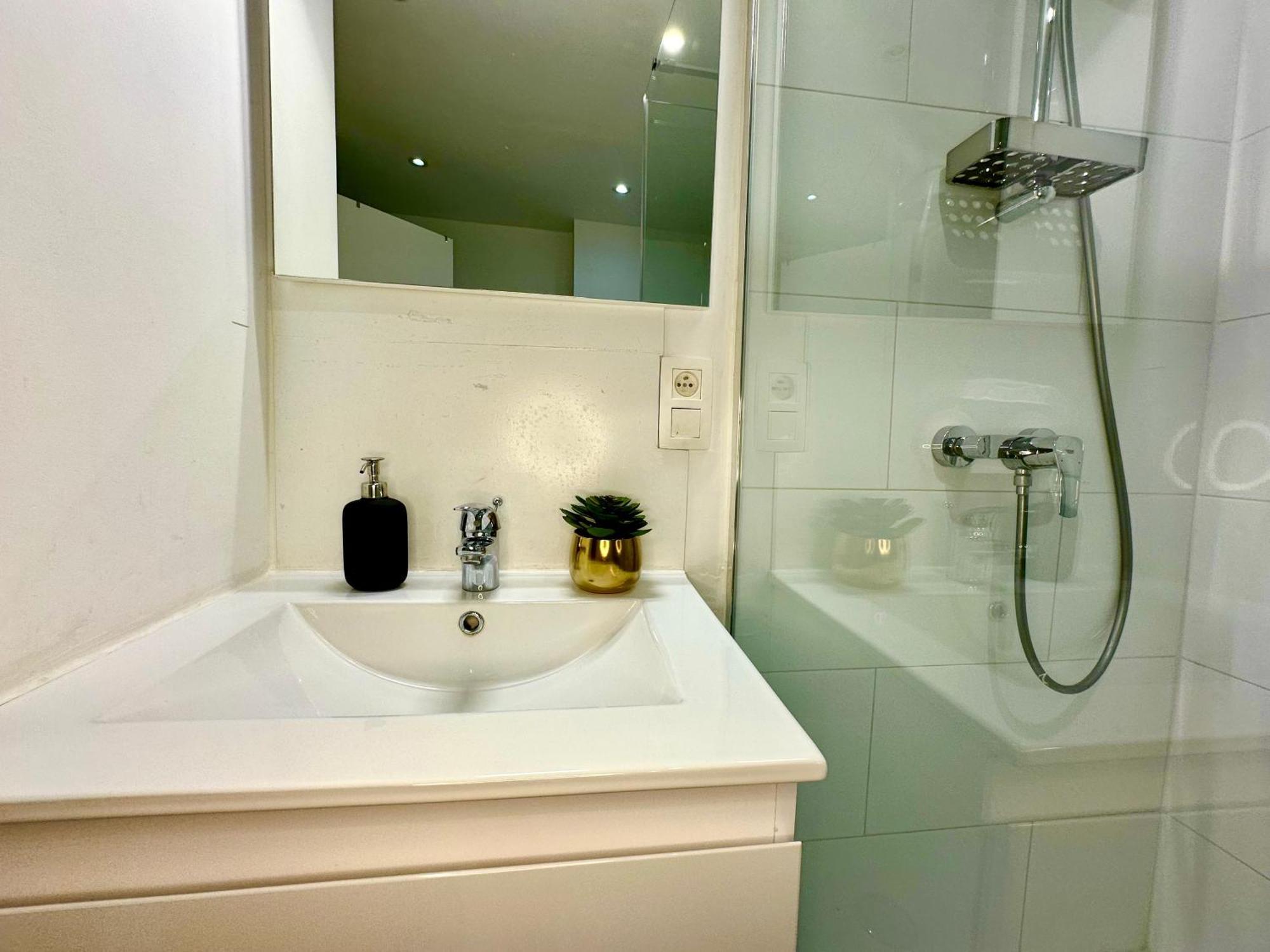 Luxury Suites Mons By Rikas Hotels Exteriör bild