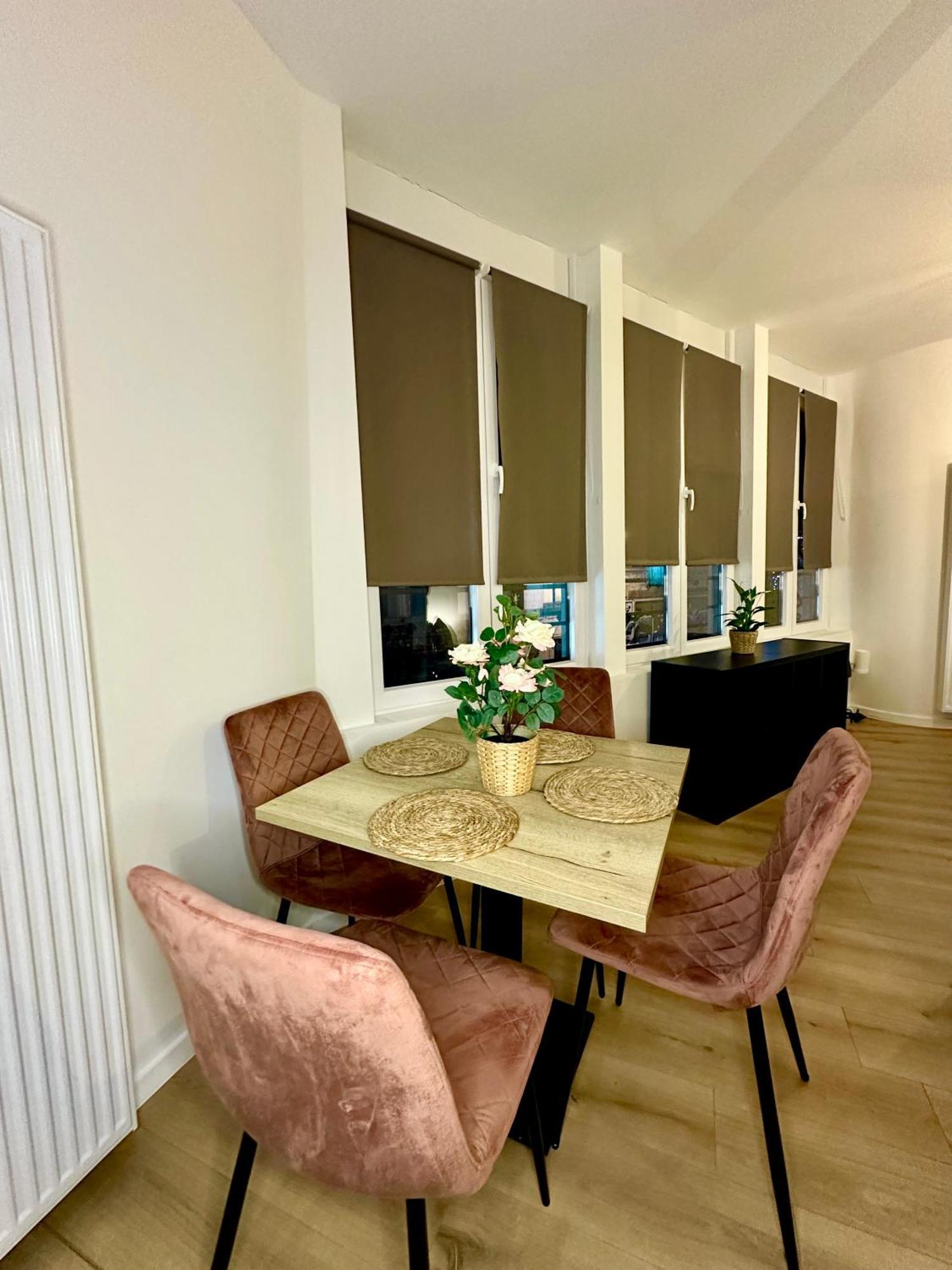 Luxury Suites Mons By Rikas Hotels Exteriör bild