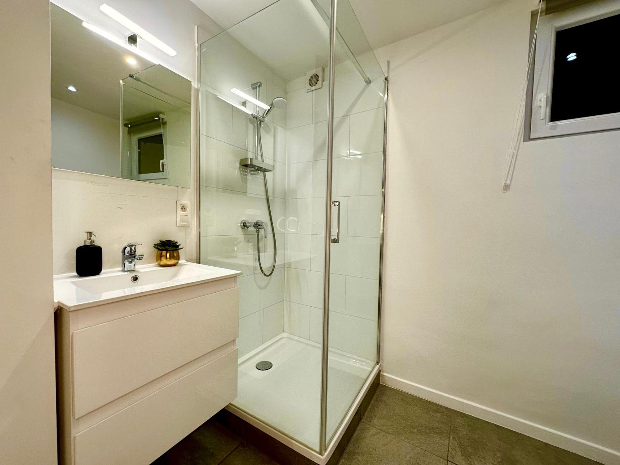 Luxury Suites Mons By Rikas Hotels Exteriör bild