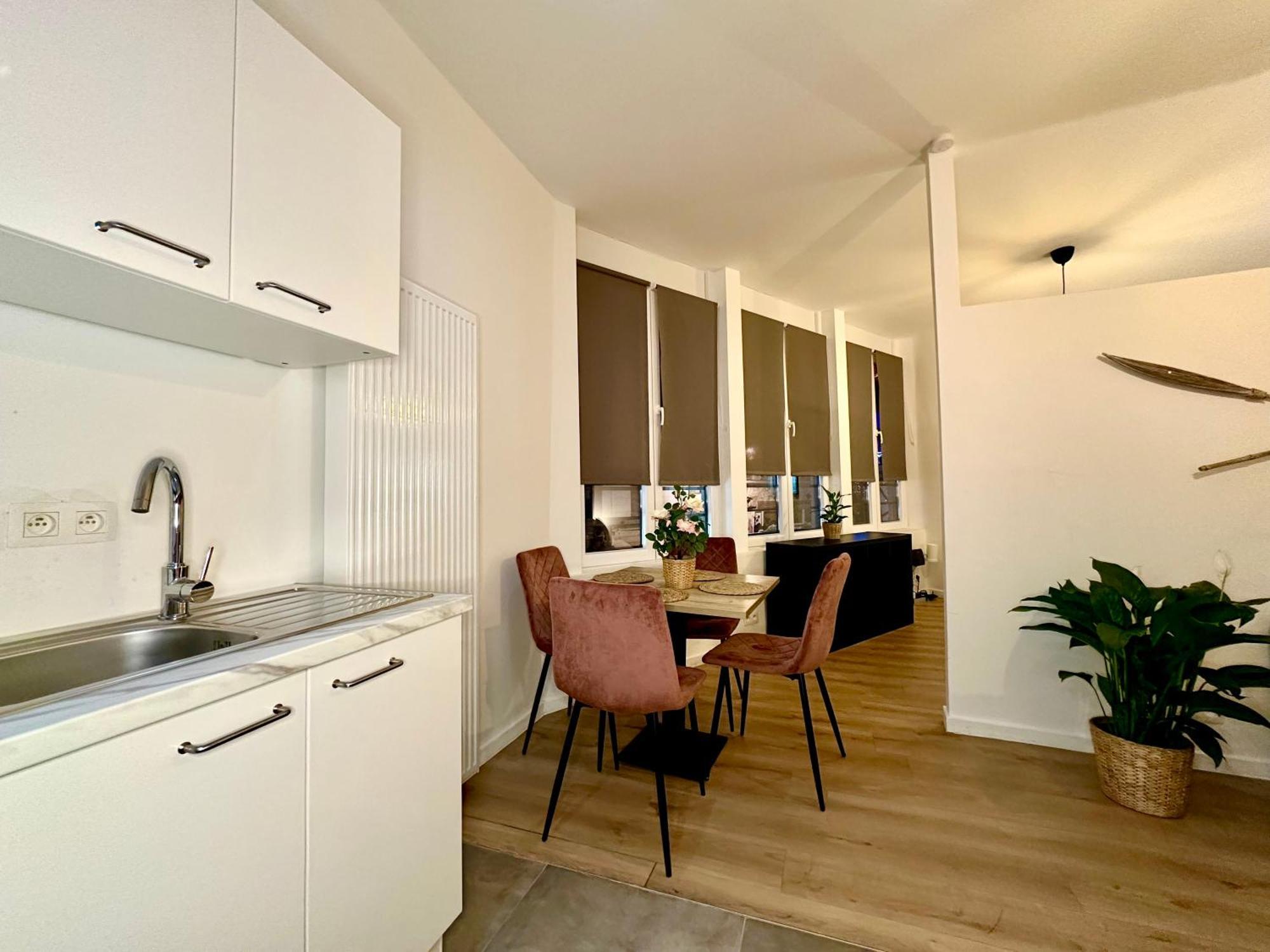 Luxury Suites Mons By Rikas Hotels Exteriör bild