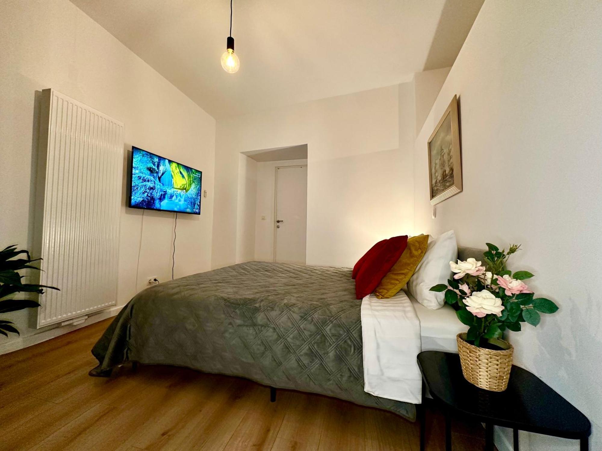 Luxury Suites Mons By Rikas Hotels Exteriör bild