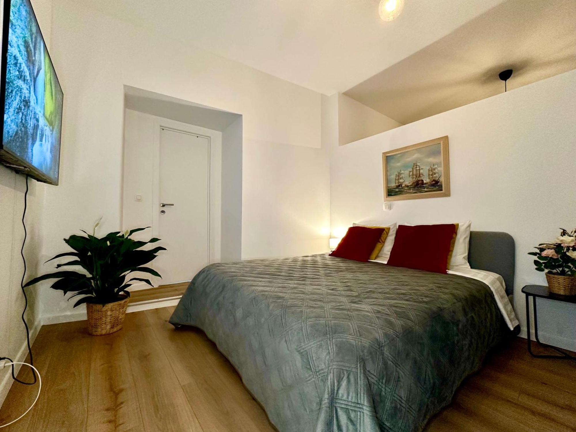 Luxury Suites Mons By Rikas Hotels Exteriör bild