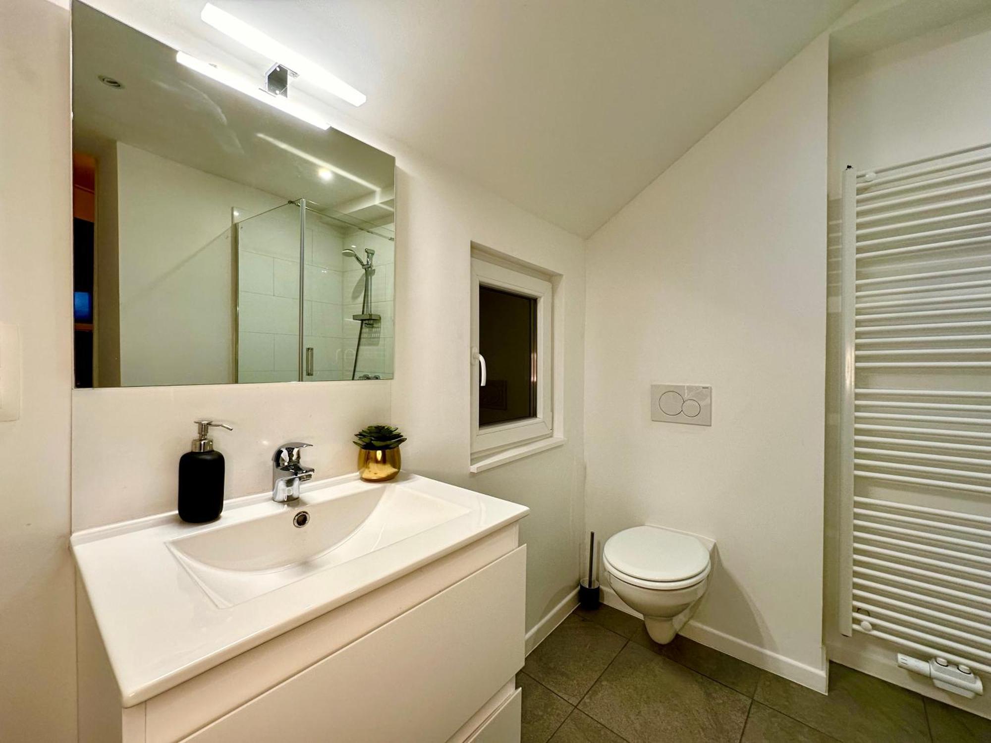 Luxury Suites Mons By Rikas Hotels Exteriör bild